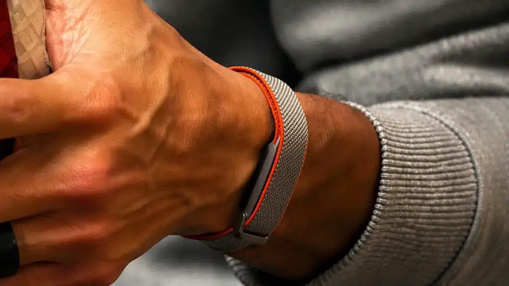 גוגל משיקה צמיד כושר חדש: Fitbit Air ללא מסך במחיר 99$ - בריאות news from כיכר השבת