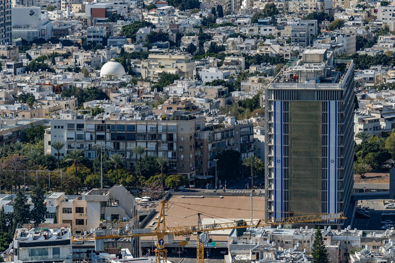 ריגול? שני עיתונאים מטורקיה, עשו שידור חי ליד הקריה בתל אביב - ועוכבו ...